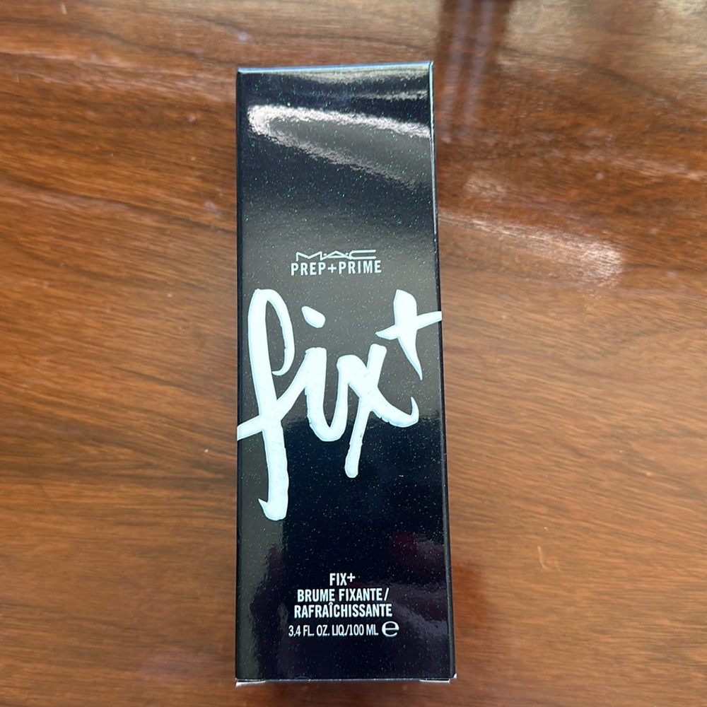 MAC Fix + finishing mist